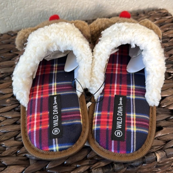 Wild Diva Reindeer Slippers Medium Fits 6-7 Holiday Festive Rudolph NWT - Picture 4 of 7